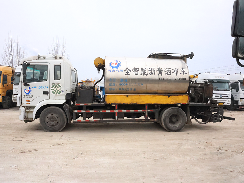 8方智能沥青洒布车